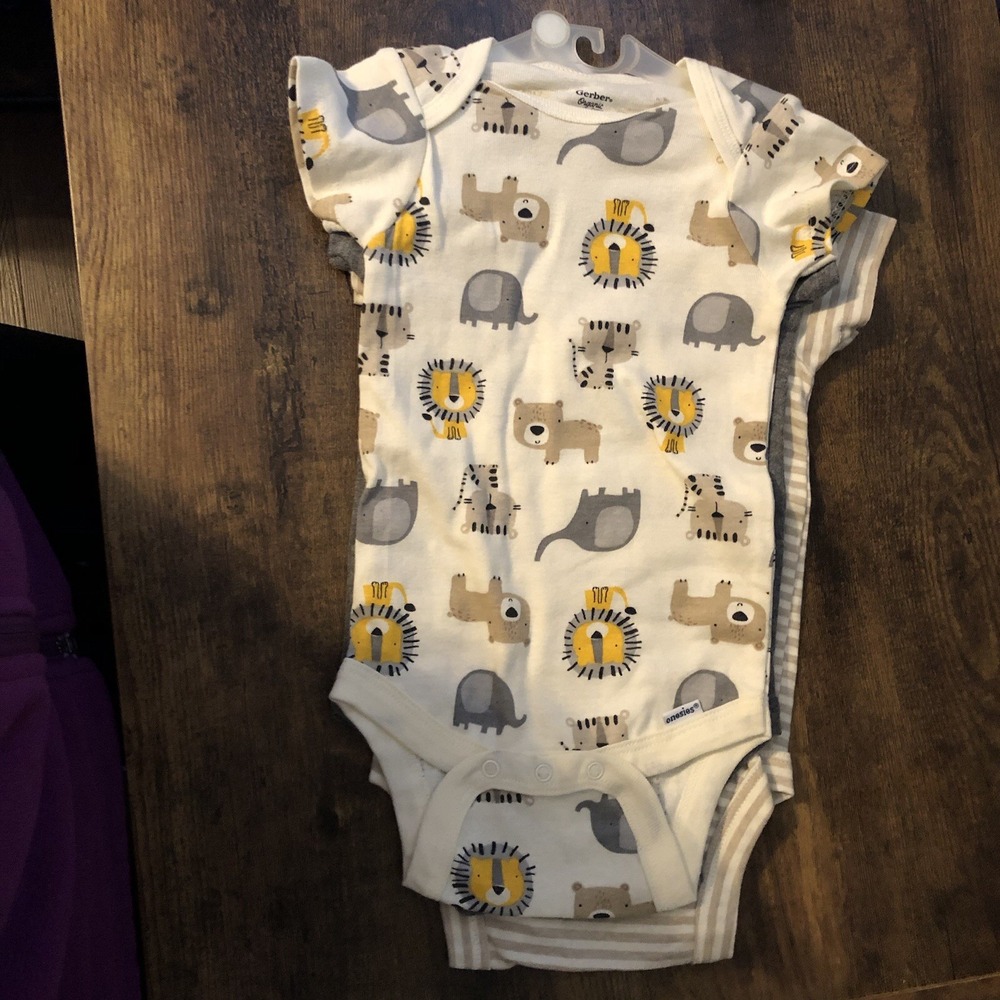 Gerber Baby Boy Bodysuits 3 Piece Set Size 12 Months Organic Cotton Animal Print - Picture 6 of 6